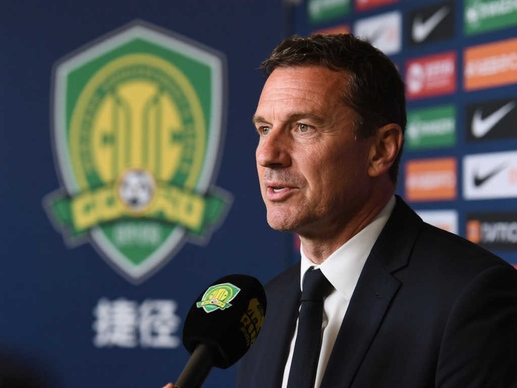 队在重压下 队在重压下